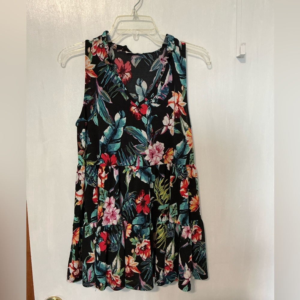 Women’s Flowy, Ruffled Blouse, Size Small